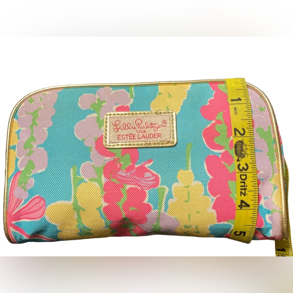 Lilly Pulitzer cosmetic bag
Size: 20 x 14 x 6 cm